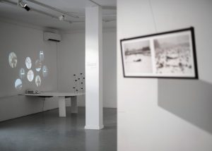 Săpând în oglindă - Galeria Aparte